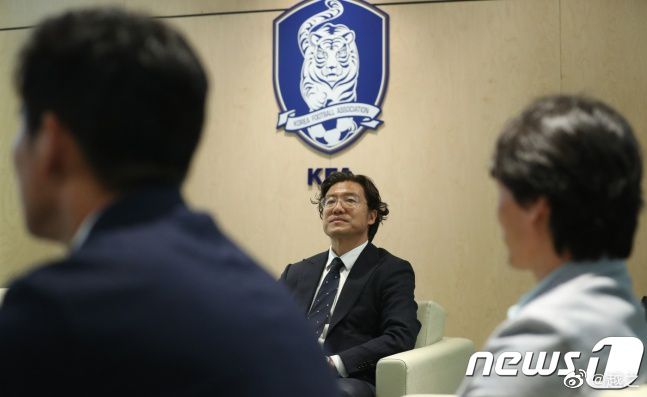 叶辰冷冷说道：等到了金陵，我会让你跟宋荣誉面对面去对质，到时候，你要将你跟宋荣誉之间的所有勾当，一五一十的说出来，敢漏掉一个字，我就要你的命。